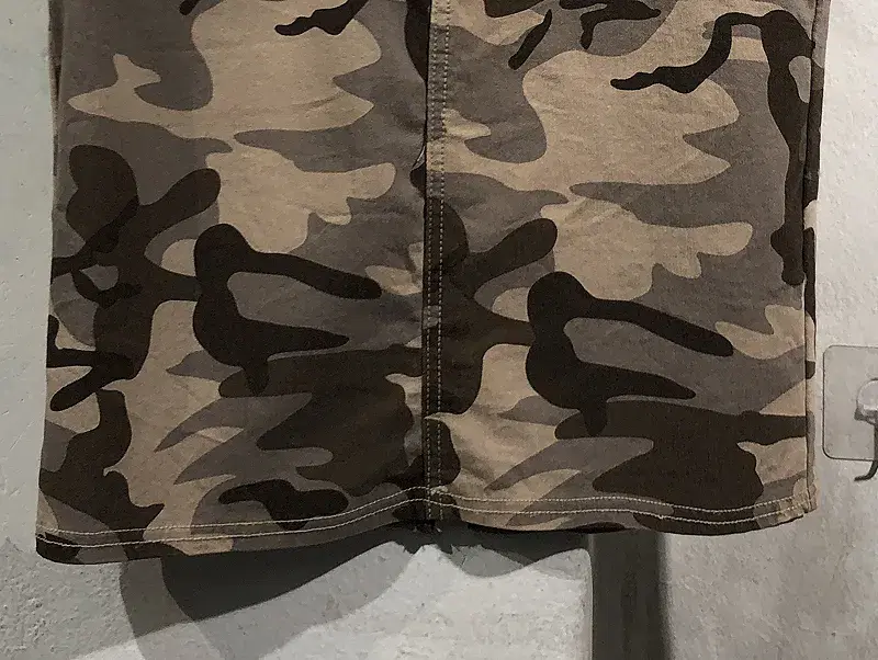 Khaki camo mini skirt +to 8