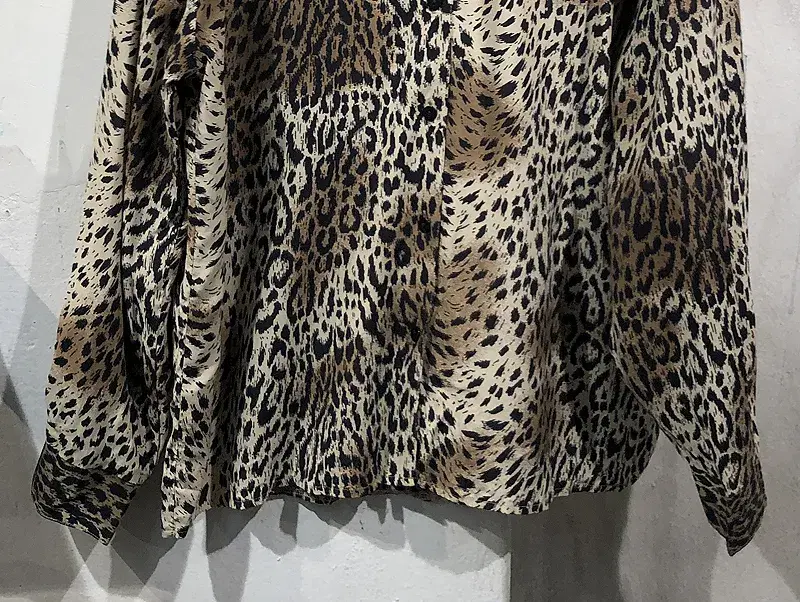 Brown leopard blouse+to 8