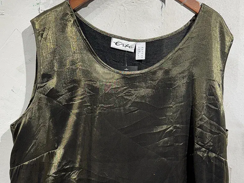 ERFO glossy khaki sleeveless +to 6