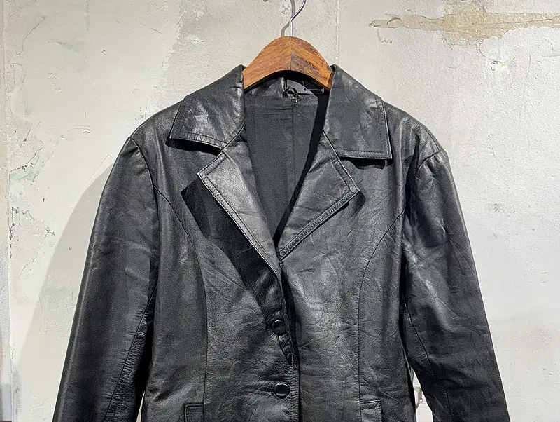 Black leather jacket +to 6