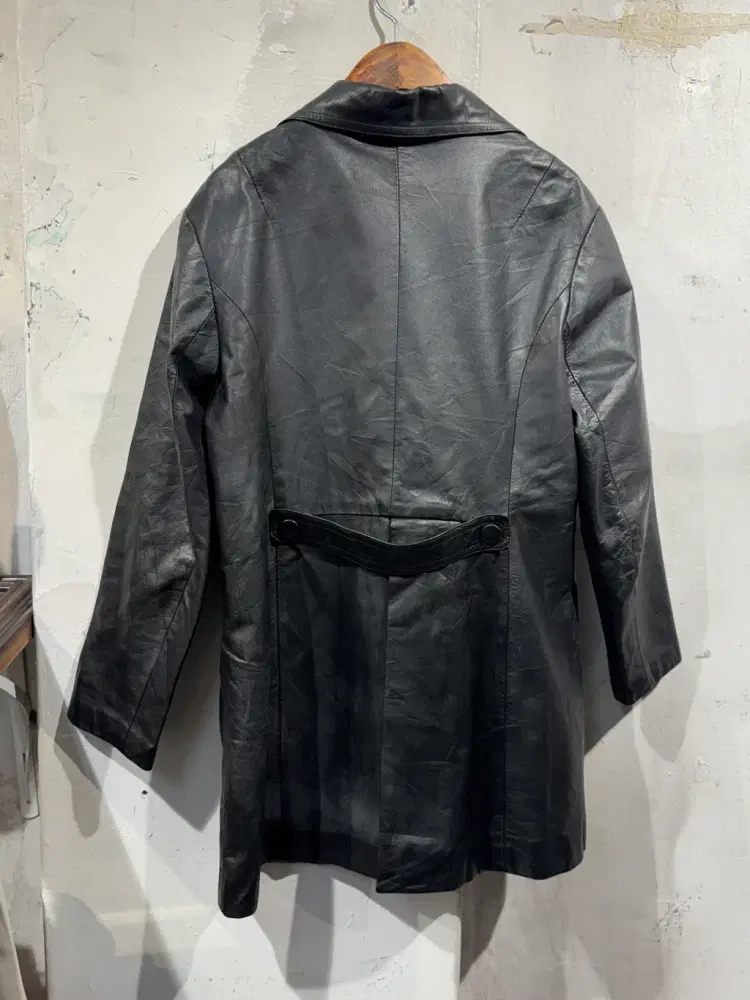 Black leather jacket +to 9
