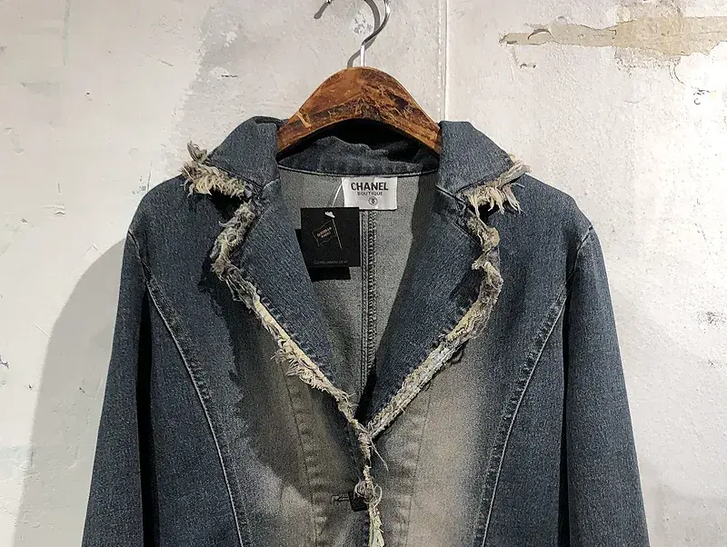 Chanel Boutique yellow washed denim blazer+f 7