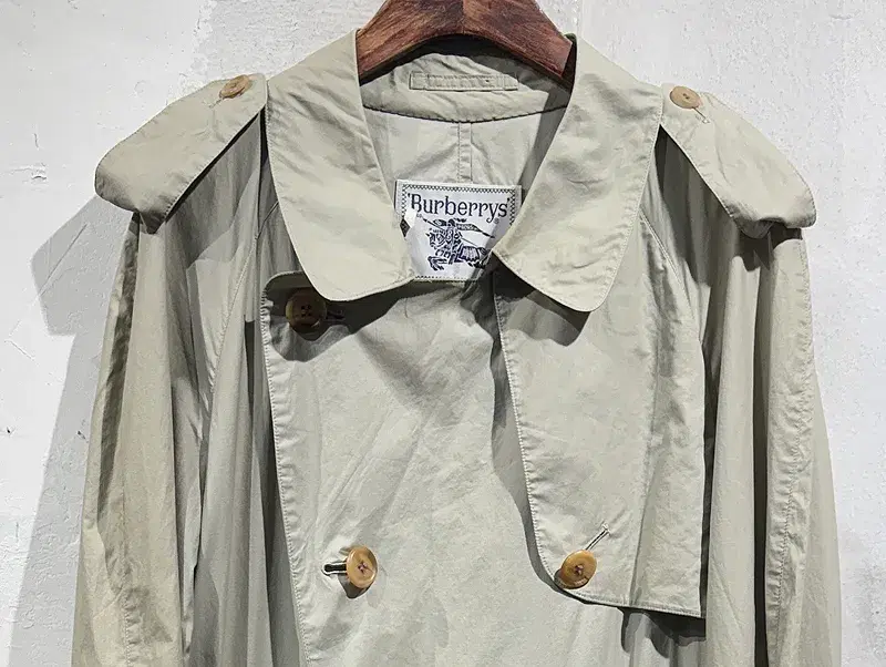 Burberrys beige trench coat_f 5