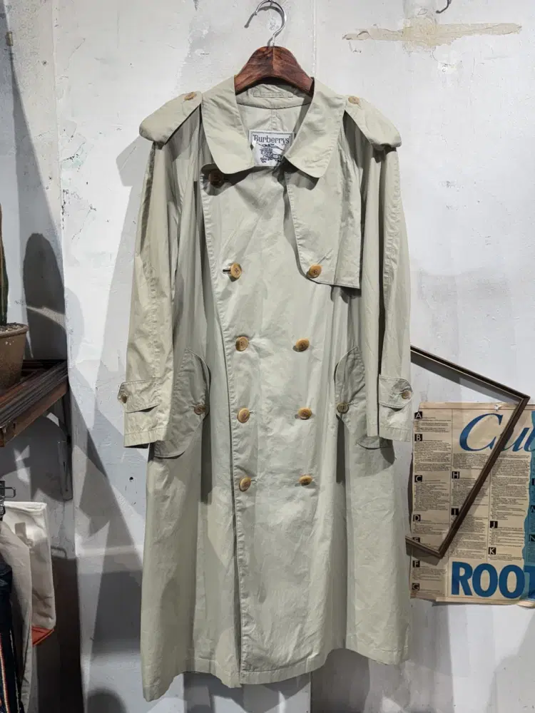 Burberrys beige trench coat_f 4
