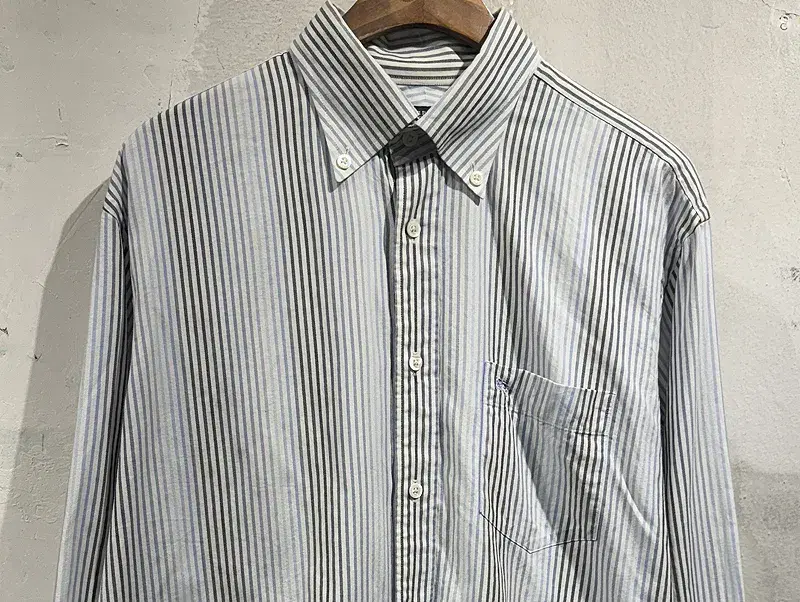 Burberry vertical striped shirt_f 4