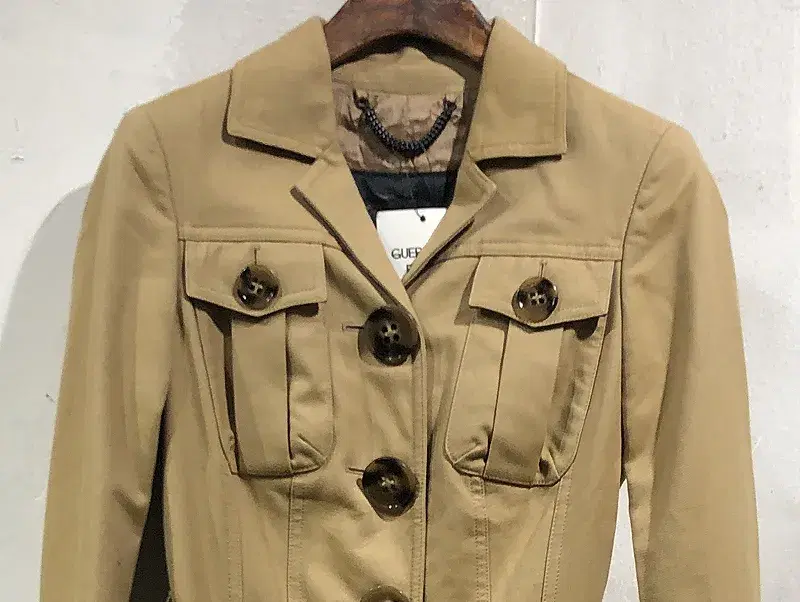 Burberry beige coat +f 4