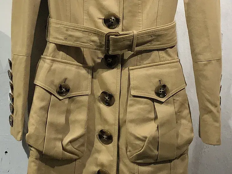 Burberry beige coat +f 5