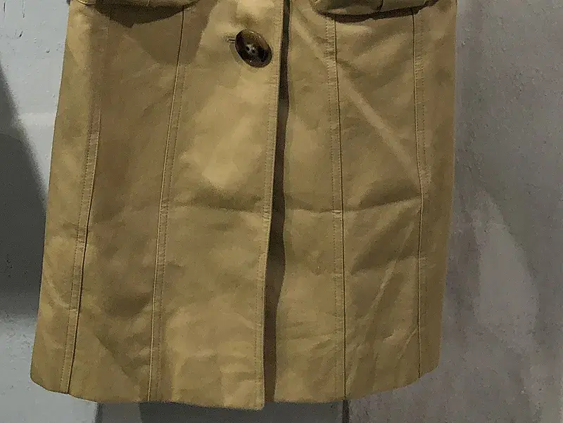 Burberry beige coat +f 6