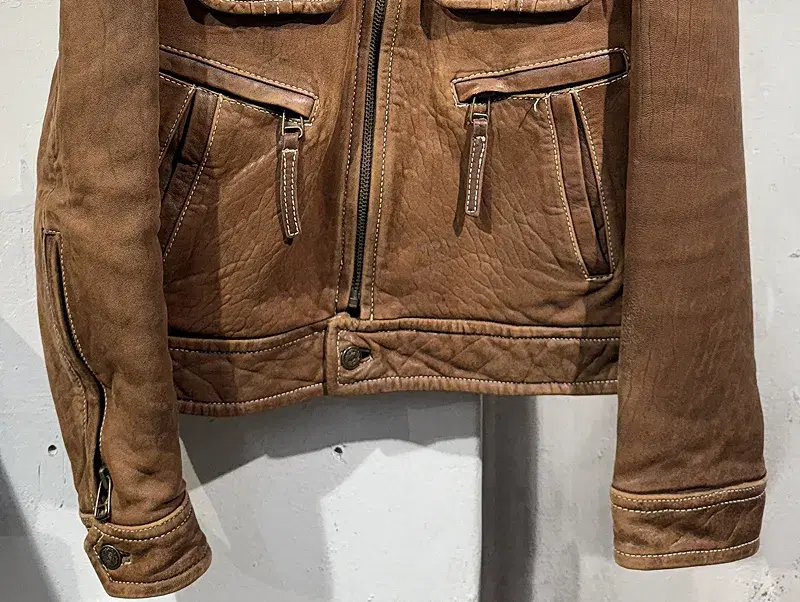 Ageless brown leather jacket +to 7