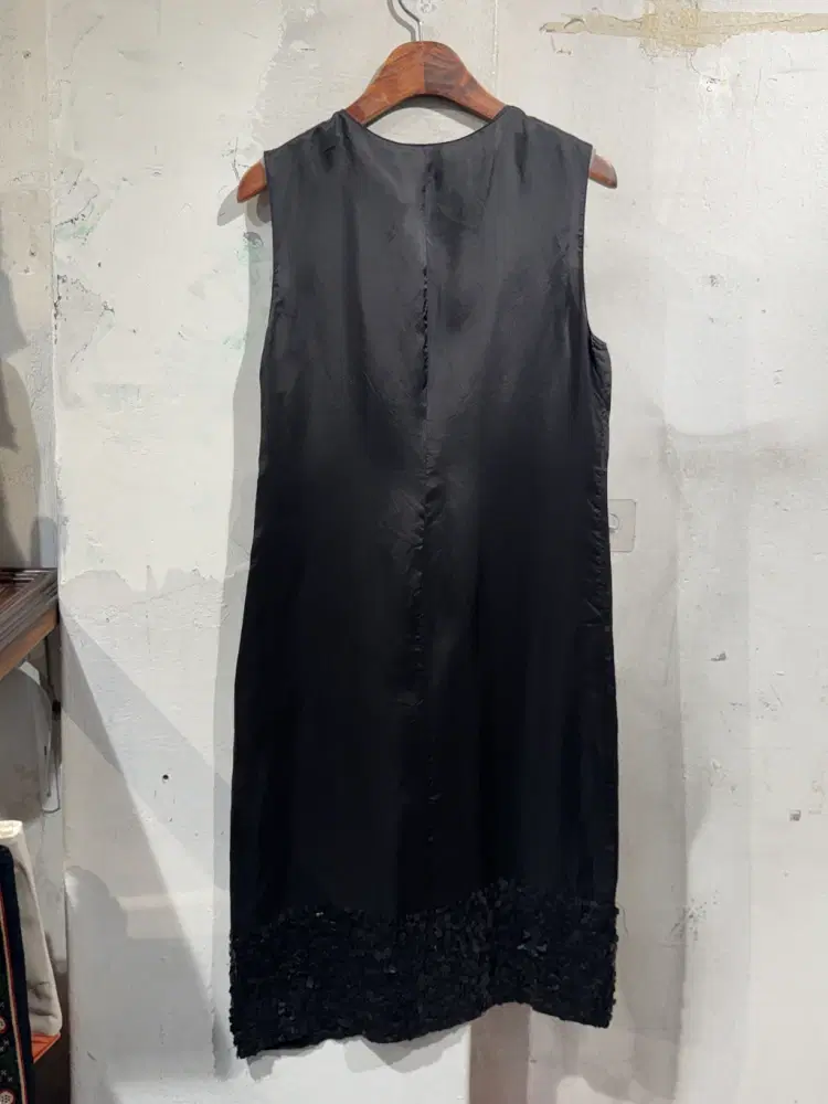 Dkny black sequin midi onepiece +to 8