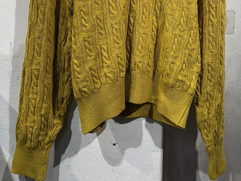Christian Dior yellow sweater_to 7