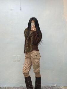 Burberry Blue Label beige ribbed hem cargo pants_f 2