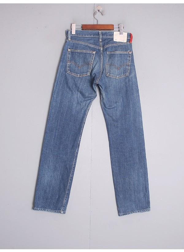 Levis [27] 8