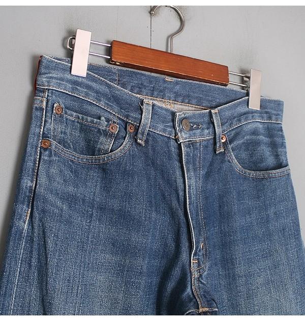 Levis [27] 4