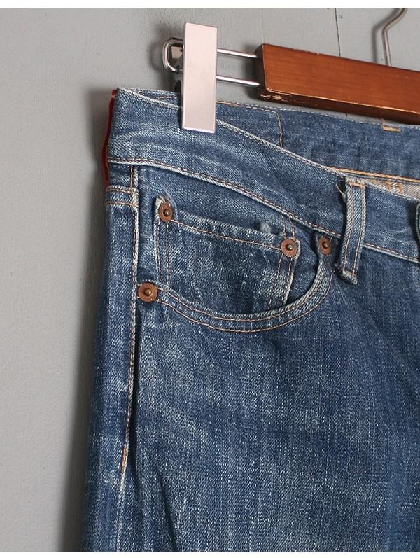 Levis [27] 5