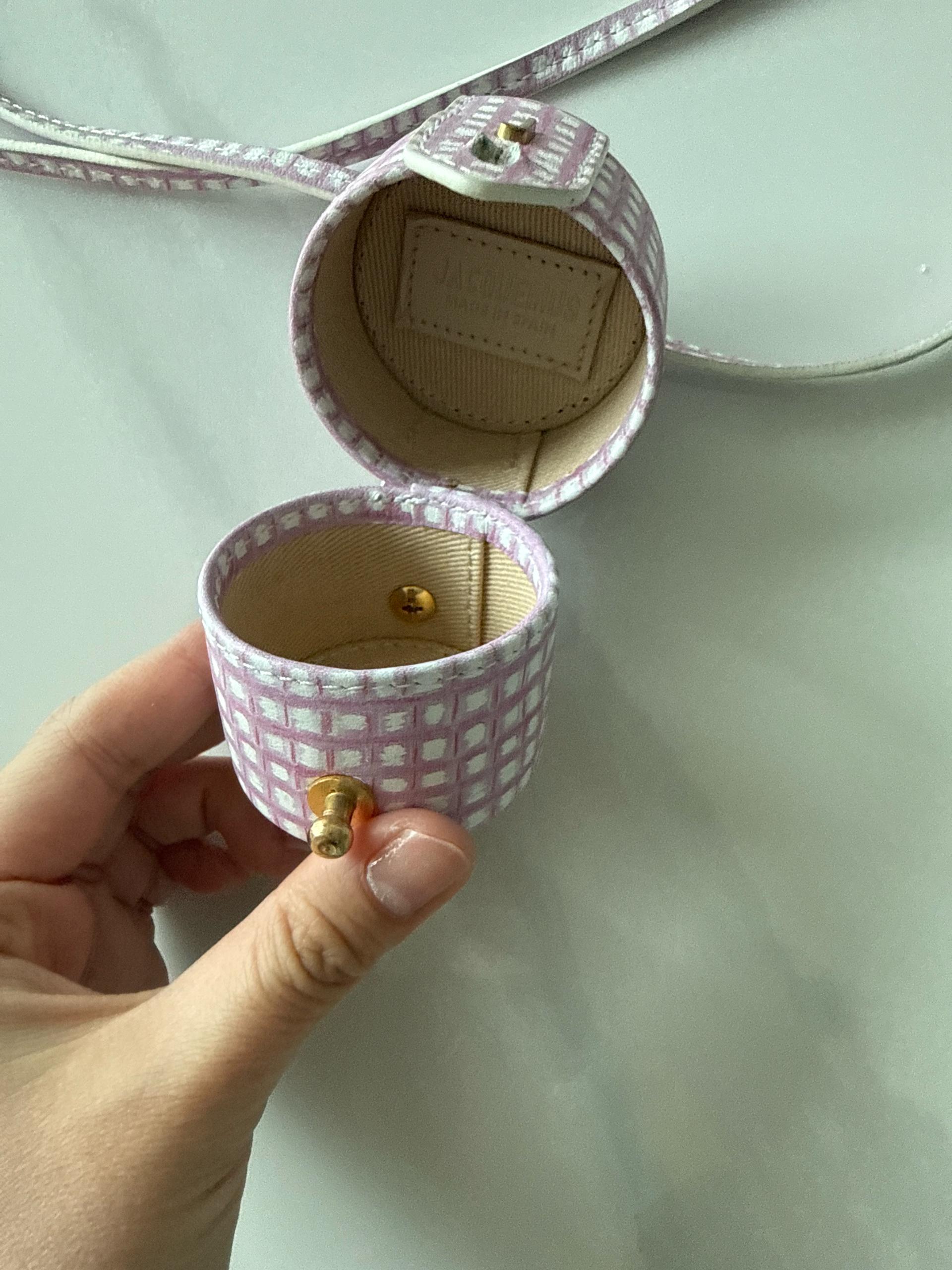 자크뮈스 체크 패턴 마이크로 네크리스 백 핑크 3