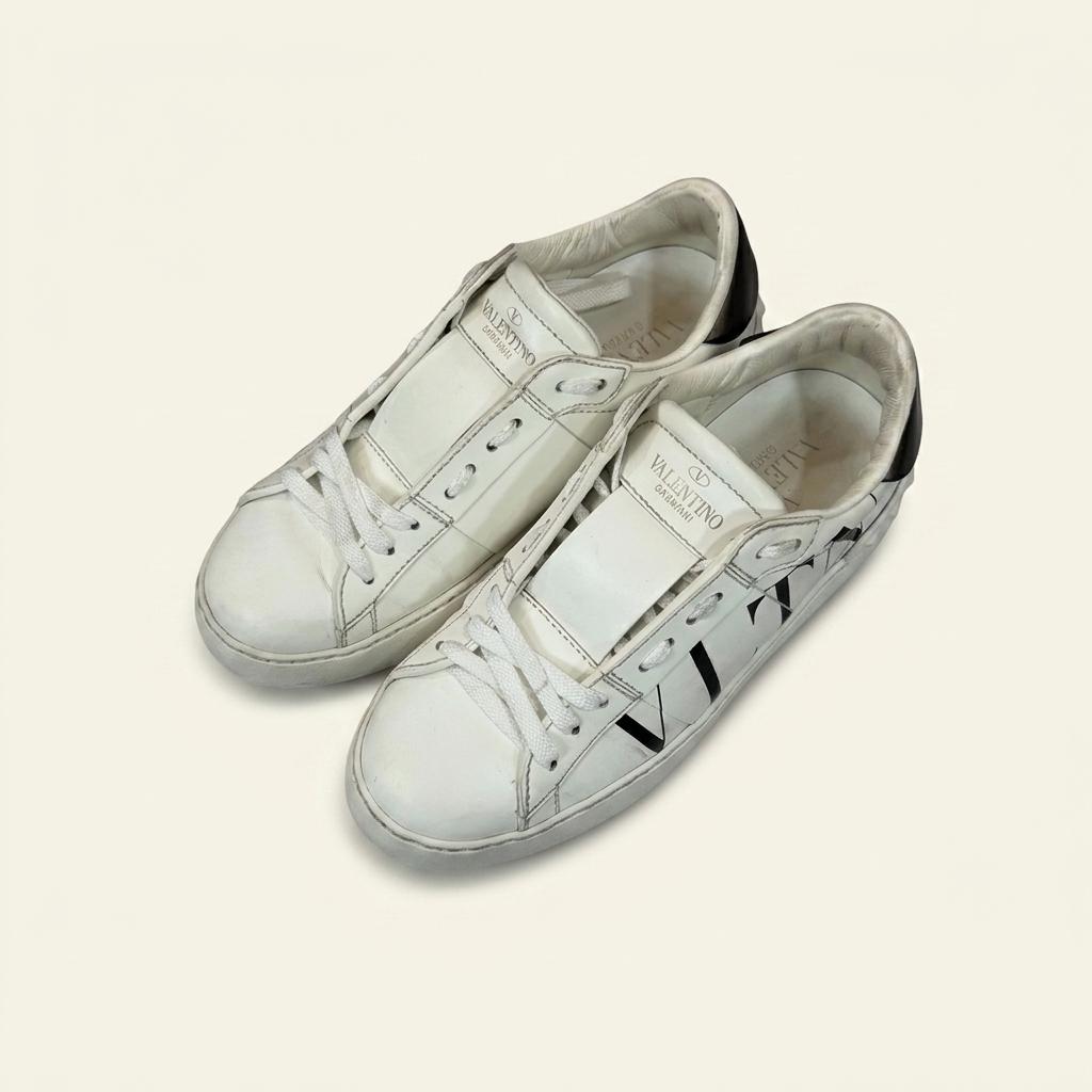 발렌티노 VLTN 가죽 스니커즈 화이트 1