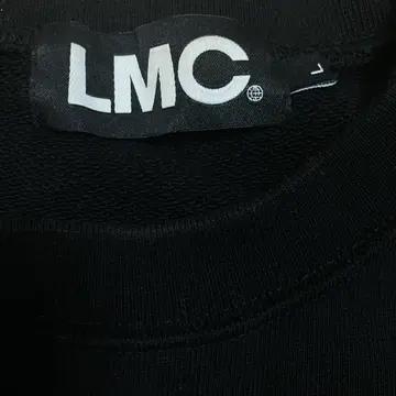 LMC 센터 로고 스펠아웃 블랙 맨투맨 5