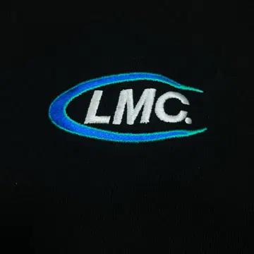LMC 센터 로고 스펠아웃 블랙 맨투맨 4