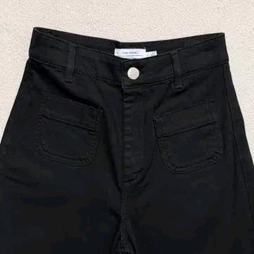 앤아더스토리즈 플레어 패치 포켓 진 블랙 24 3