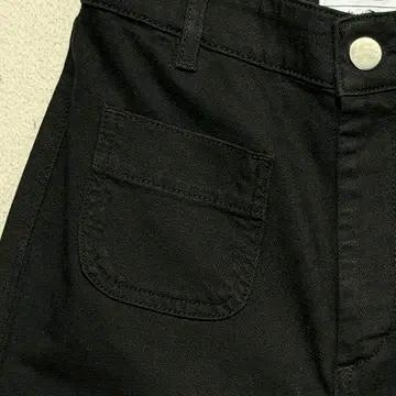 앤아더스토리즈 플레어 패치 포켓 진 블랙 24 8