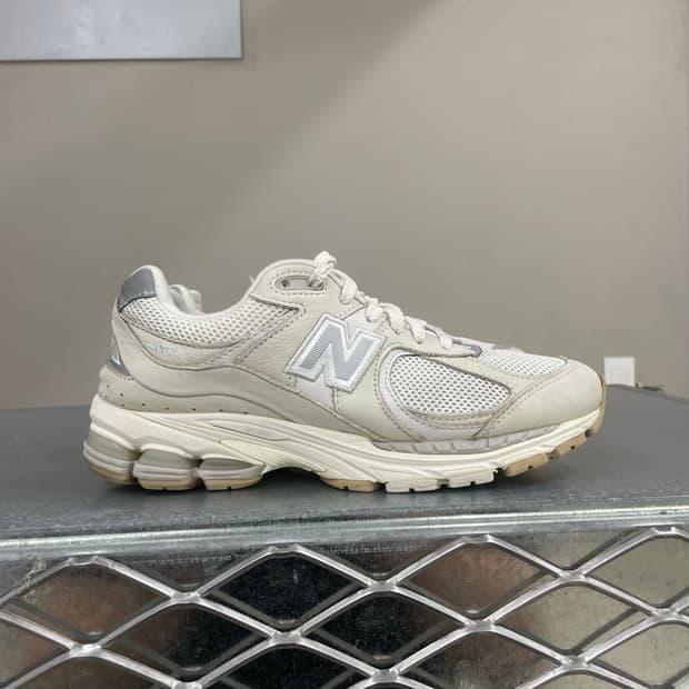 뉴발란스 2002R 아이보리 240 5