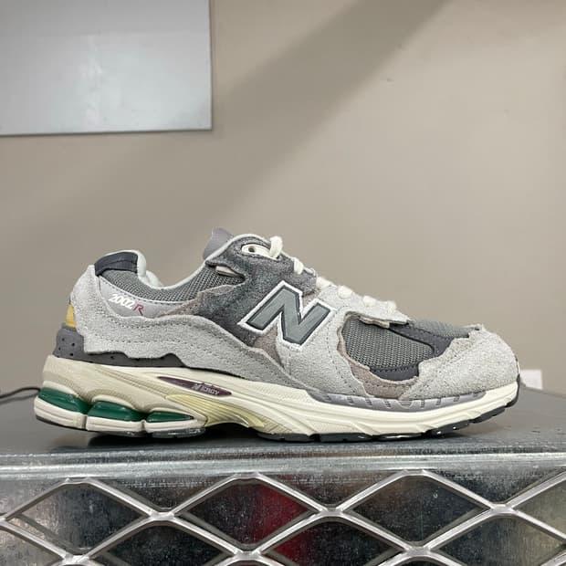 뉴발란스 2002R 프로텍션 팩 그레이  255 5