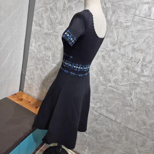 산드로 르위트 블랙 자수 반팔 원피스 8