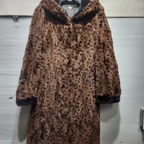 레오파드 후드 밍크 코트 3