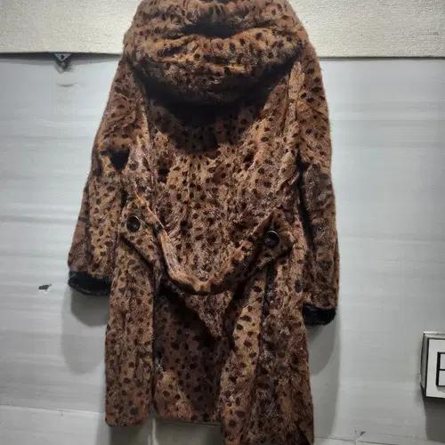 레오파드 후드 밍크 코트 11