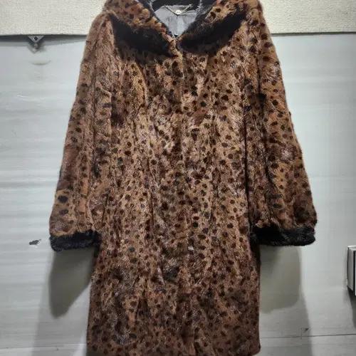 레오파드 후드 밍크 코트 2