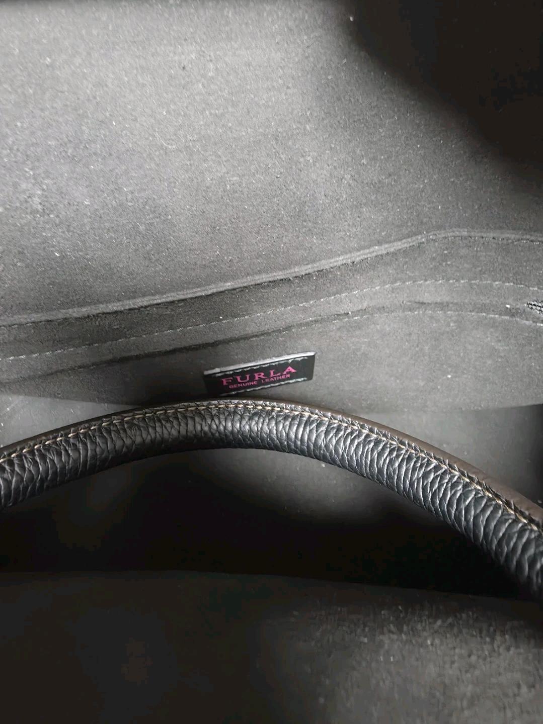 FURLA 블랙 가죽 토트백 5