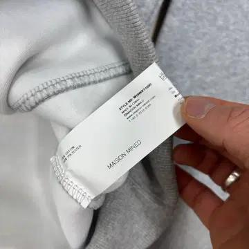 메종미네드 그레이 스몰로고 맨투맨 4