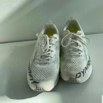 다이나핏 퓨저닉 러닝화 275 4