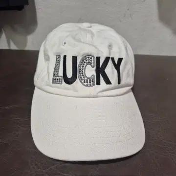 화이트 LUCKY 볼캡 모자 3
