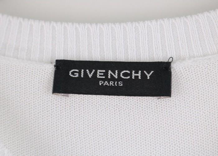 GIVENCHY 8