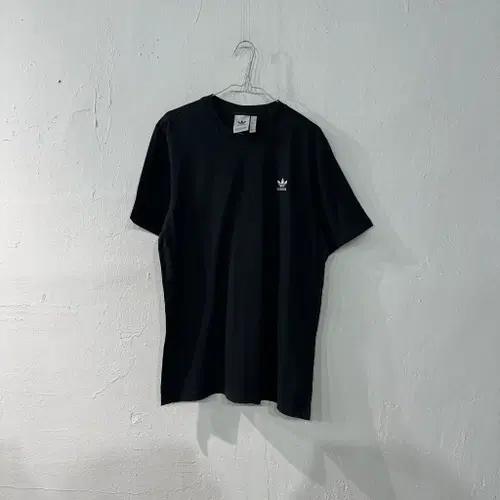 아디다스 검흰 반팔티 105 2