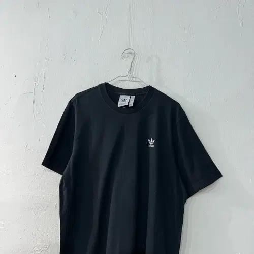 아디다스 검흰 반팔티 105 3