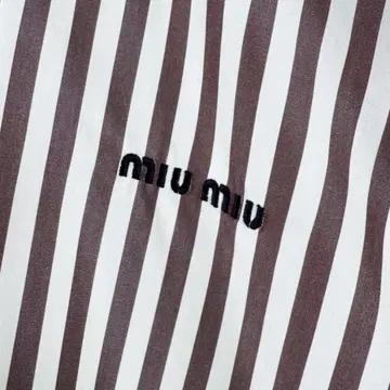 [5% 할인] [38] 미우미우 25ss 로고 스트라이프 포플린 집업 셔츠 자켓 브라운 8