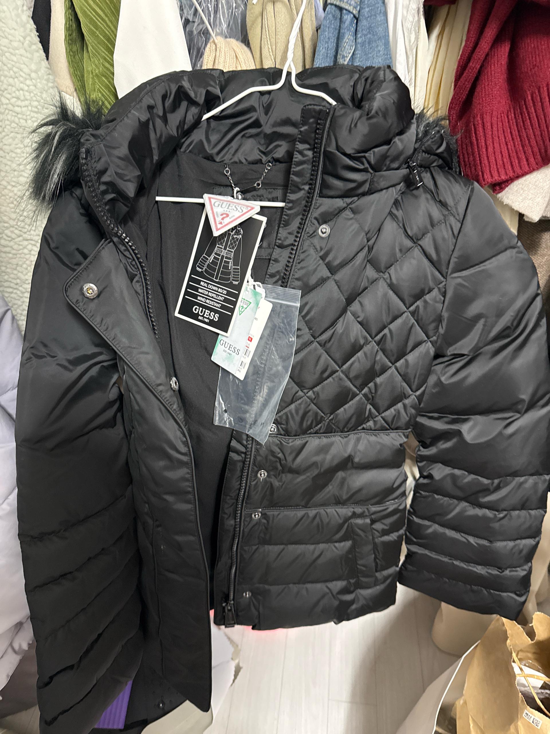 게스 퀼팅 다이아몬드 퍼 후드 패딩 점퍼 블랙 3