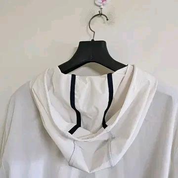 언더아머 바람막이  5