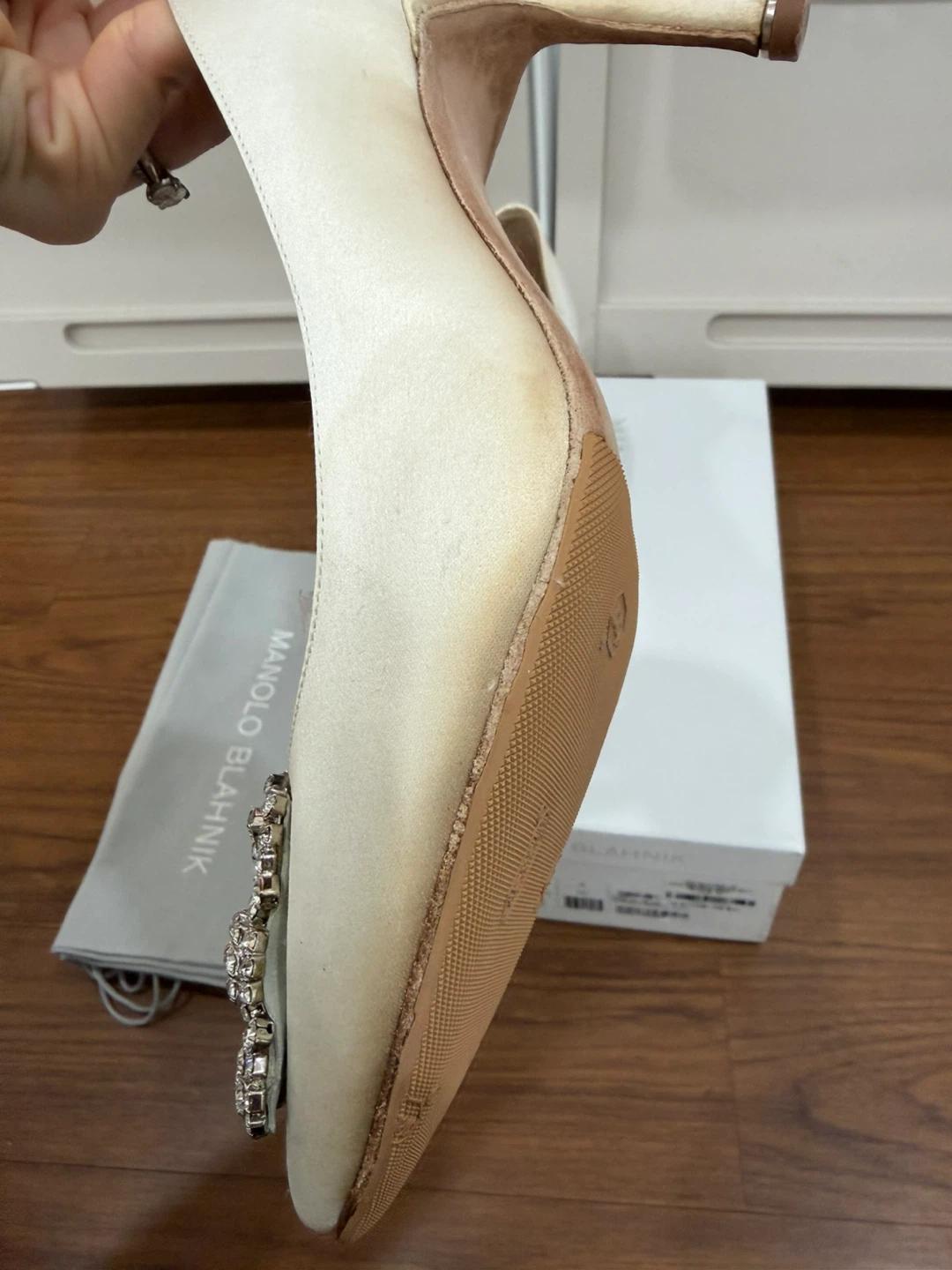 마놀로 블라닉 항기시 화이트 37 10