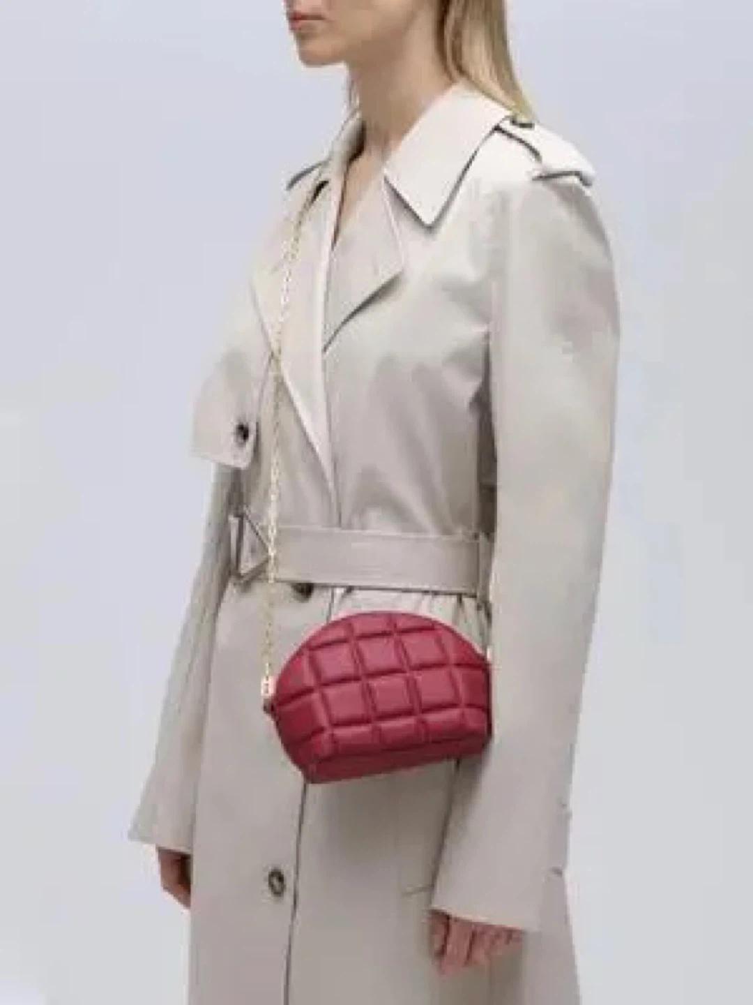 보테가베네타 나파 패디드 하프문백 8