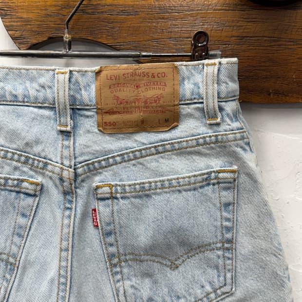 90s USA Levi’s 550 Denim Shorts 3