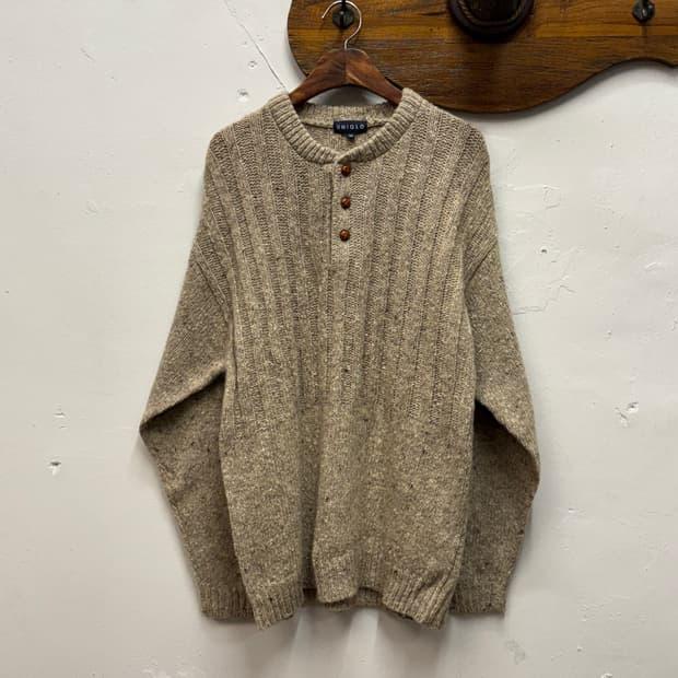 Old UNIQLO Wool Blend Henley Neck Knit 2