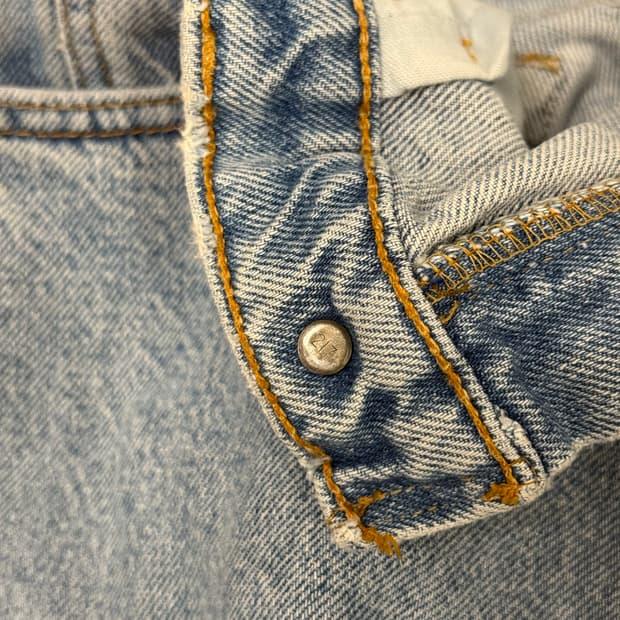 27) CANADA Levi’s 550 Relaxed Tapered Je 8