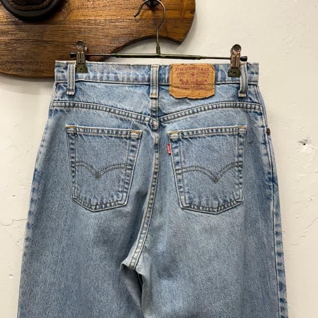 27) CANADA Levi’s 550 Relaxed Tapered Je 2