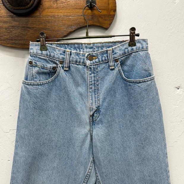 27) CANADA Levi’s 550 Relaxed Tapered Je 7