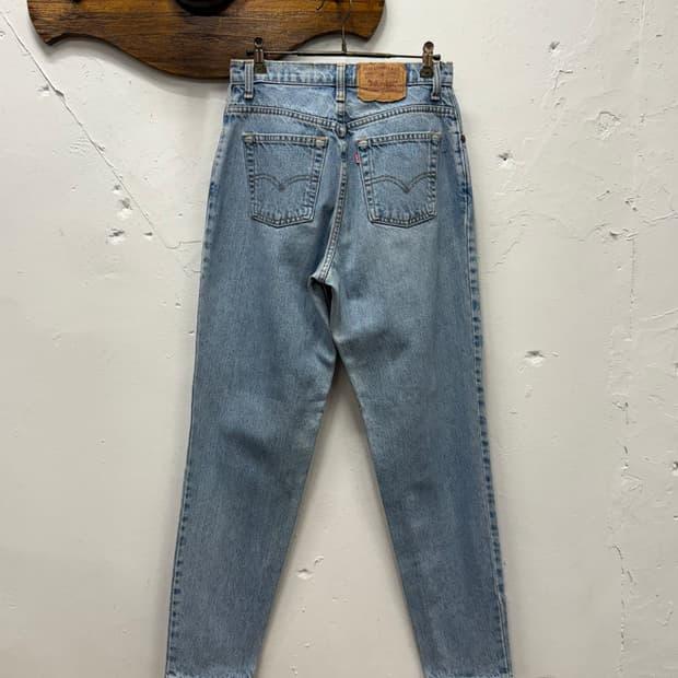 27) CANADA Levi’s 550 Relaxed Tapered Je 3