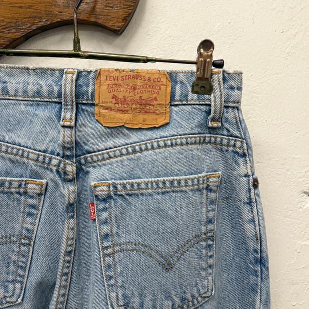 27) CANADA Levi’s 550 Relaxed Tapered Je 4